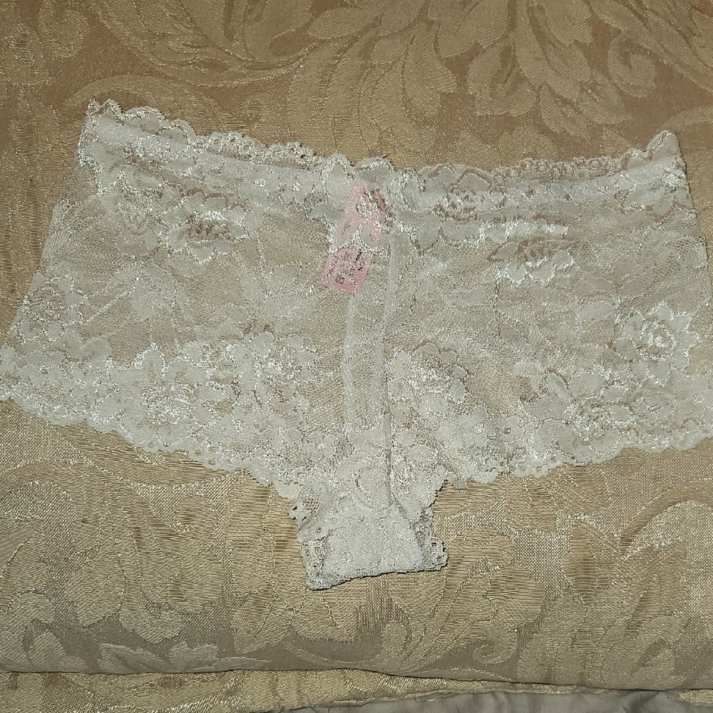 Elegant Lace Women's Intimate in White